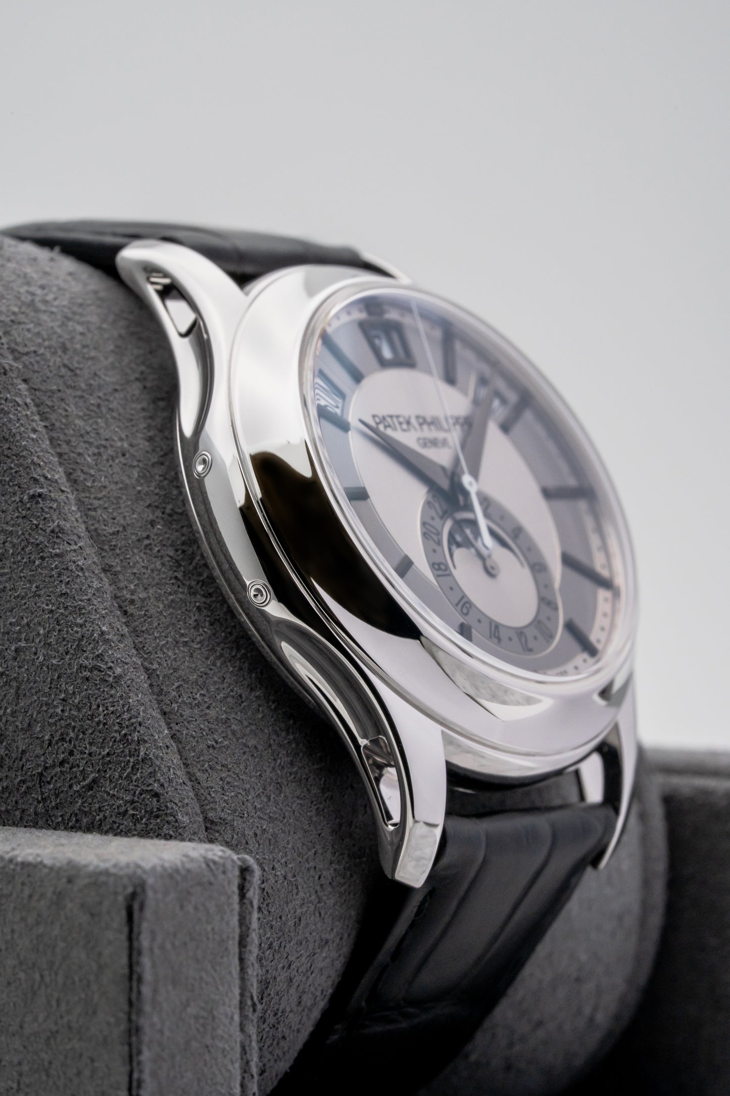 Patek Philippe Annual Calendar 5205G White Gold, Grey Dial