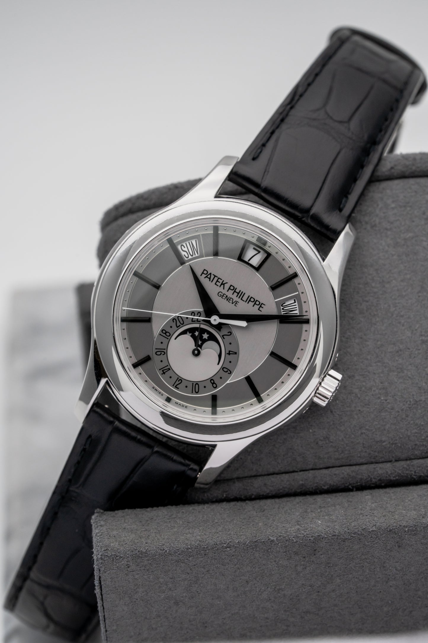 Patek Philippe Annual Calendar 5205G White Gold, Grey Dial