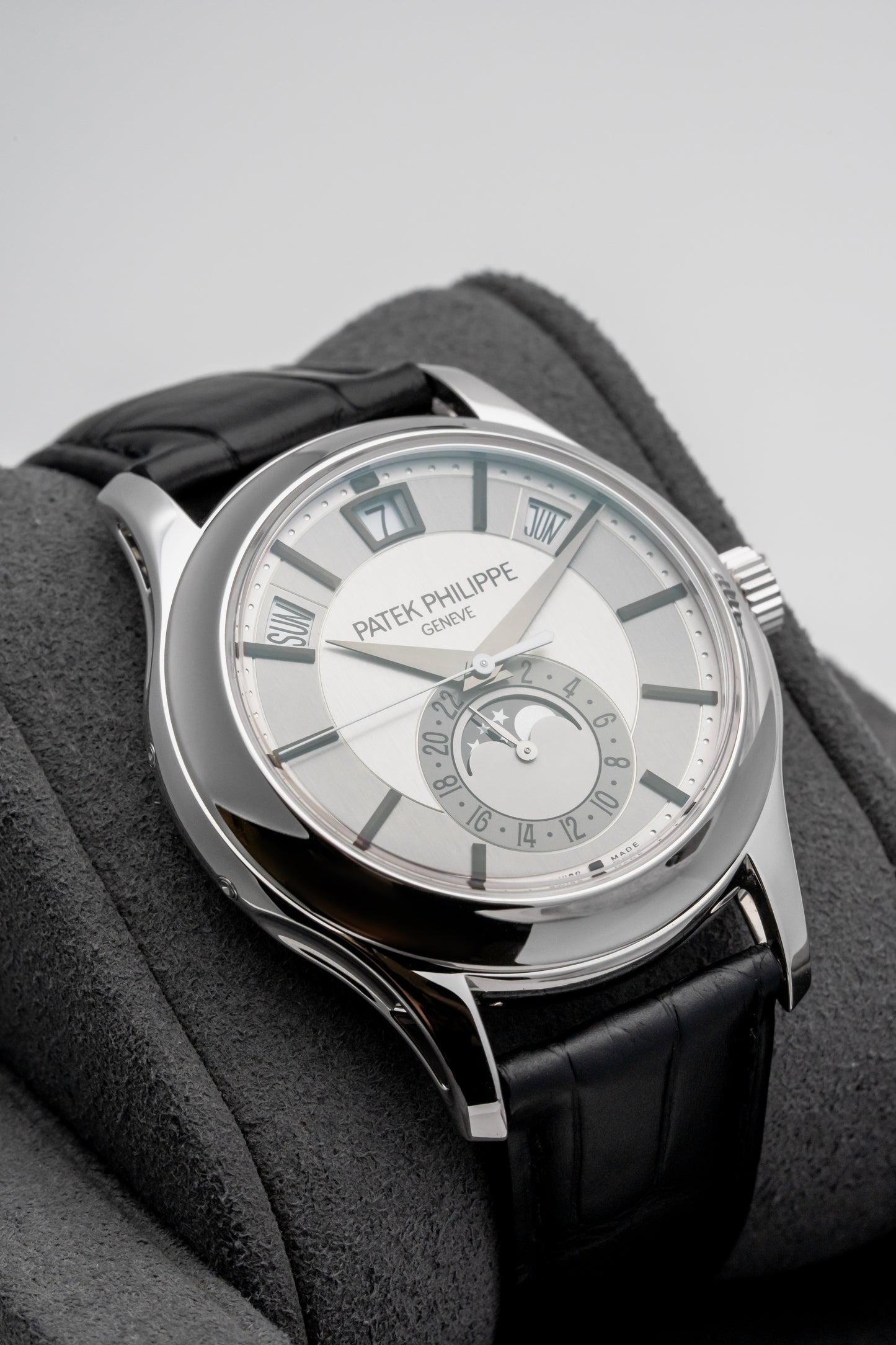 Patek Philippe Annual Calendar 5205G White Gold, Grey Dial