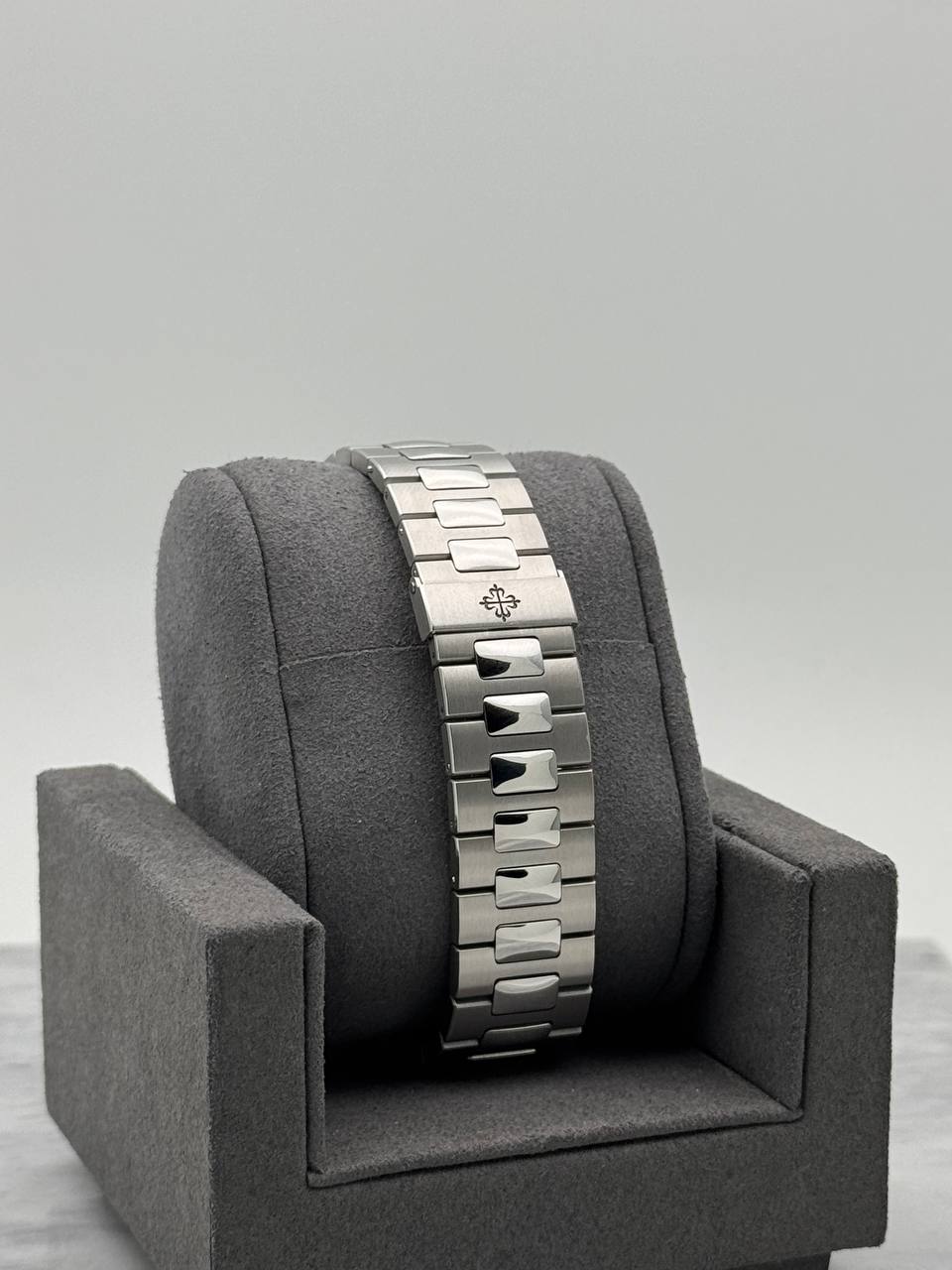 Patek Philippe Nautilus 5990/1A Grey Dial