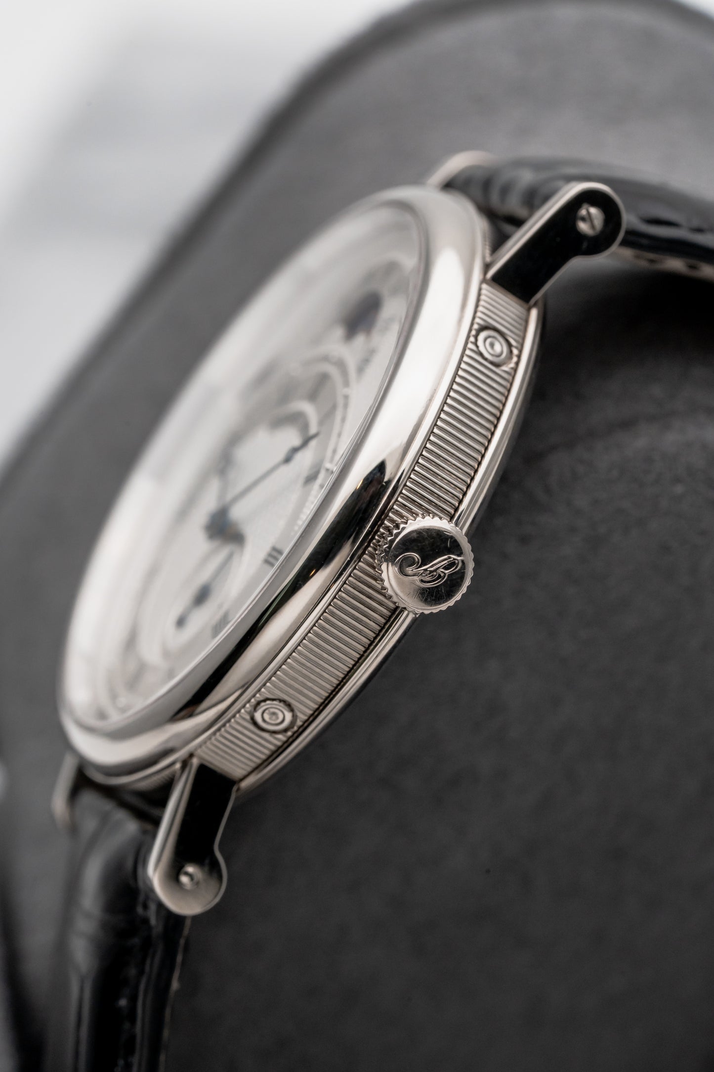 Breguet Classique Calendrier 7337BB/1E/9V6