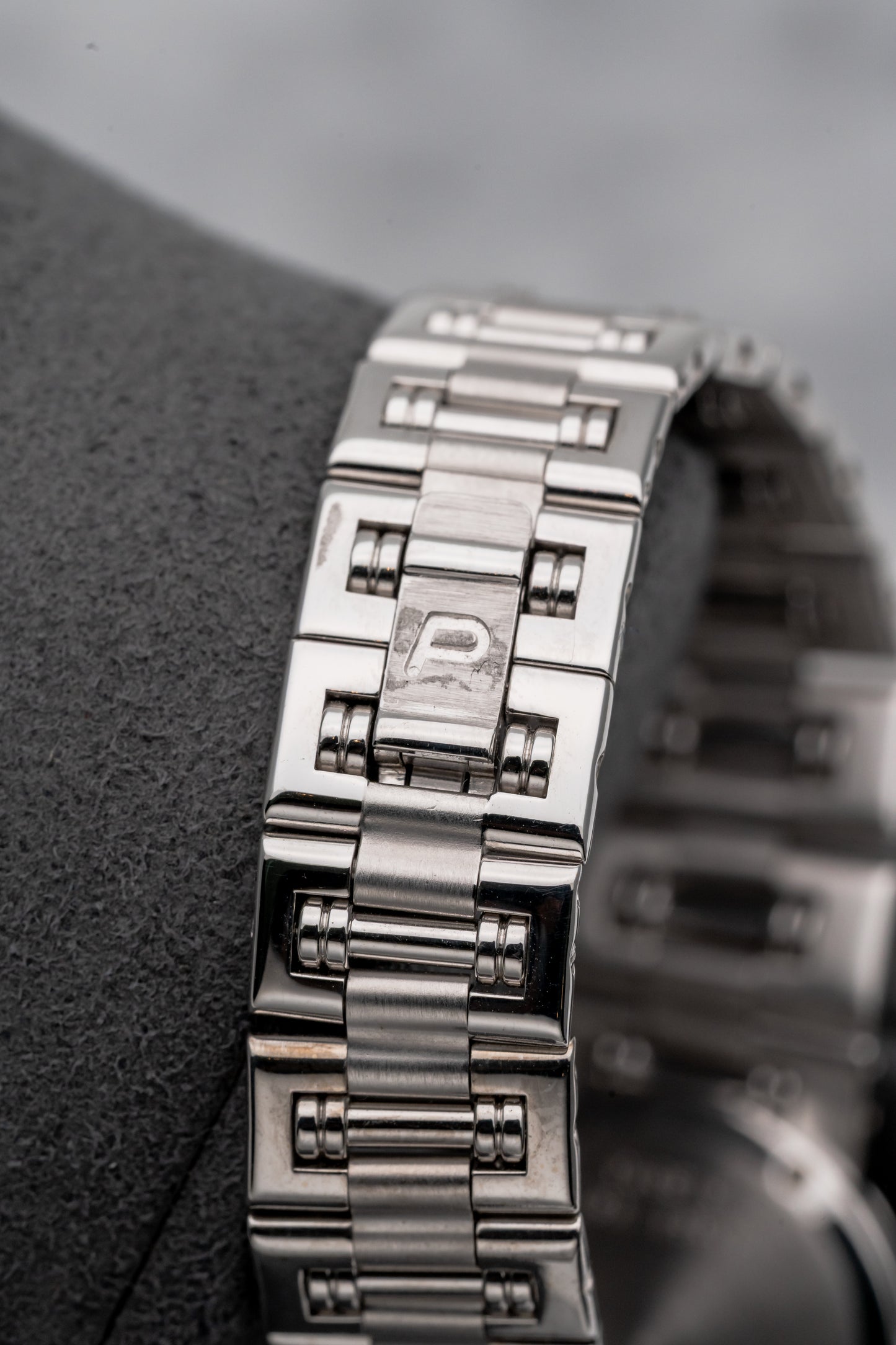 Piaget Dancer 80564 White Gold Opal Onyx Dial with Diamonds