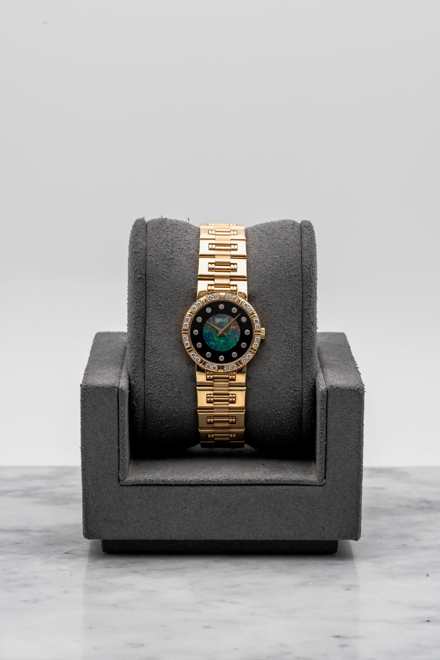 Piaget Dancer 80564 K81 Yellow Gold Opal Onyx Dial with Diamonds
