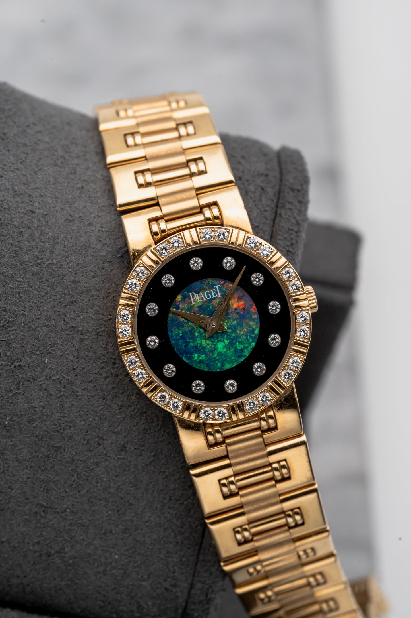 Piaget Dancer 80564 K81 Yellow Gold Opal Onyx Dial with Diamonds