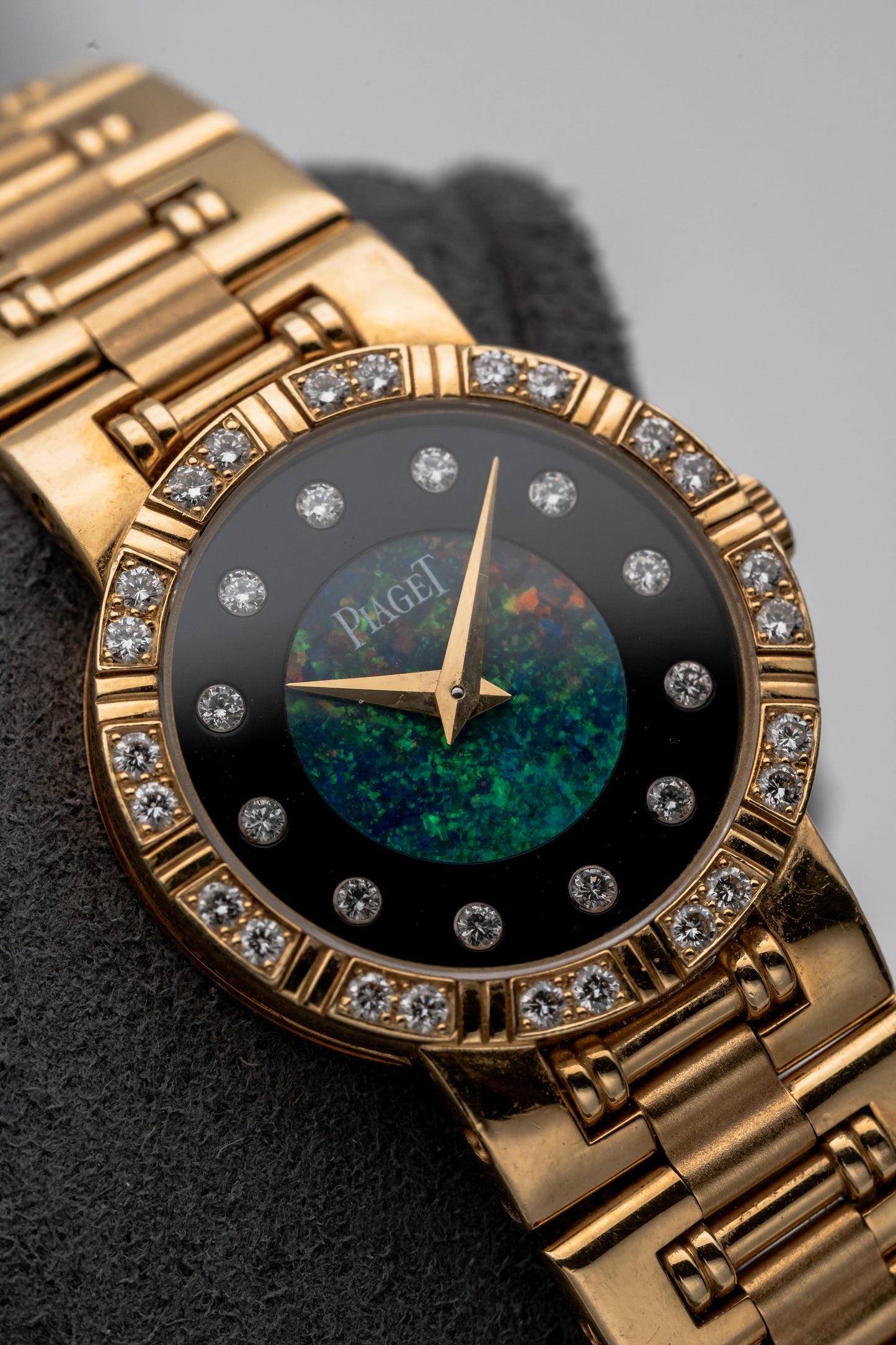 Piaget Dancer 80564 K81 Yellow Gold Opal Onyx Dial with Diamonds