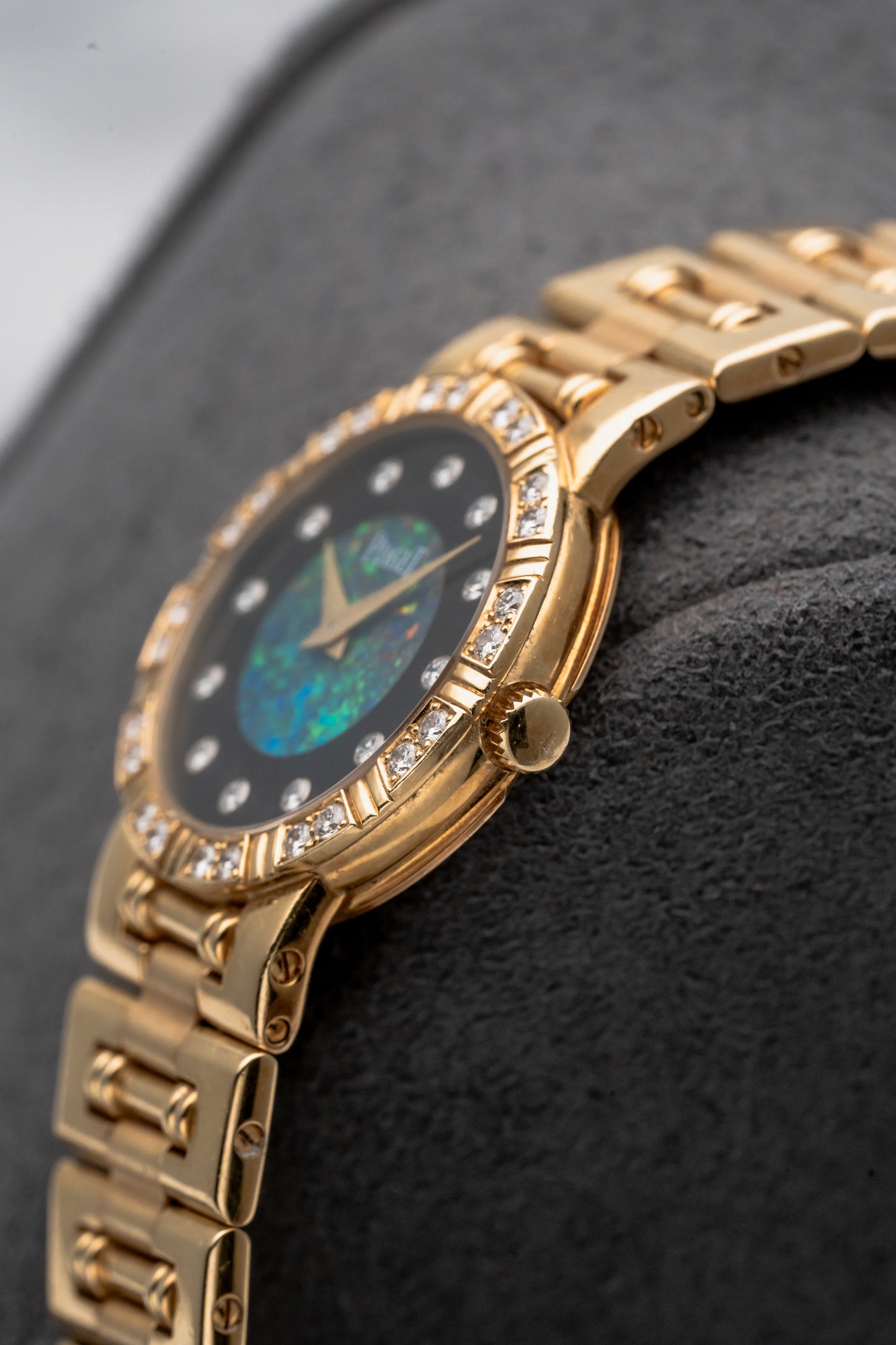 Piaget Dancer 80564 K81 Yellow Gold Opal Onyx Dial with Diamonds