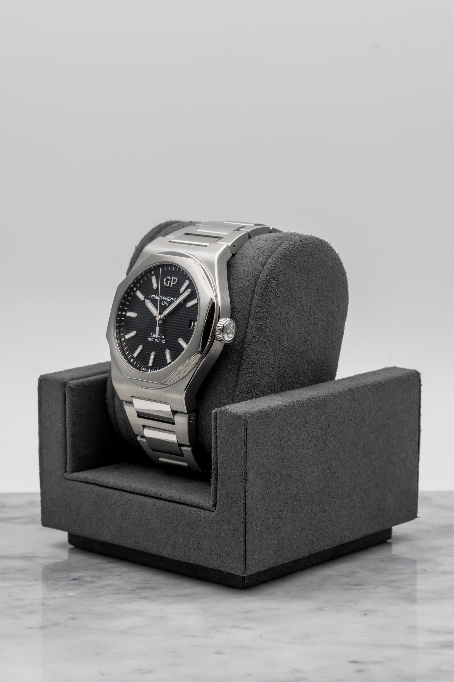 Girard-Perregaux Laureato 81010-11-634-11A, Black Dial