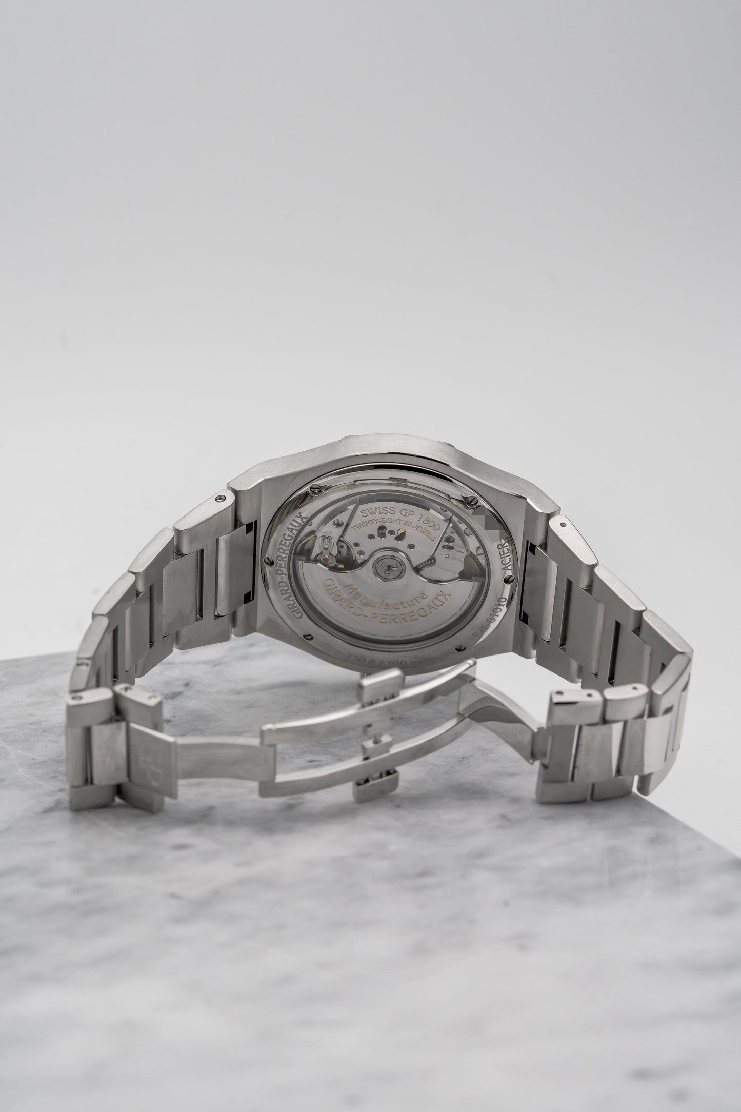 Girard-Perregaux Laureato 81010-11-634-11A, Black Dial