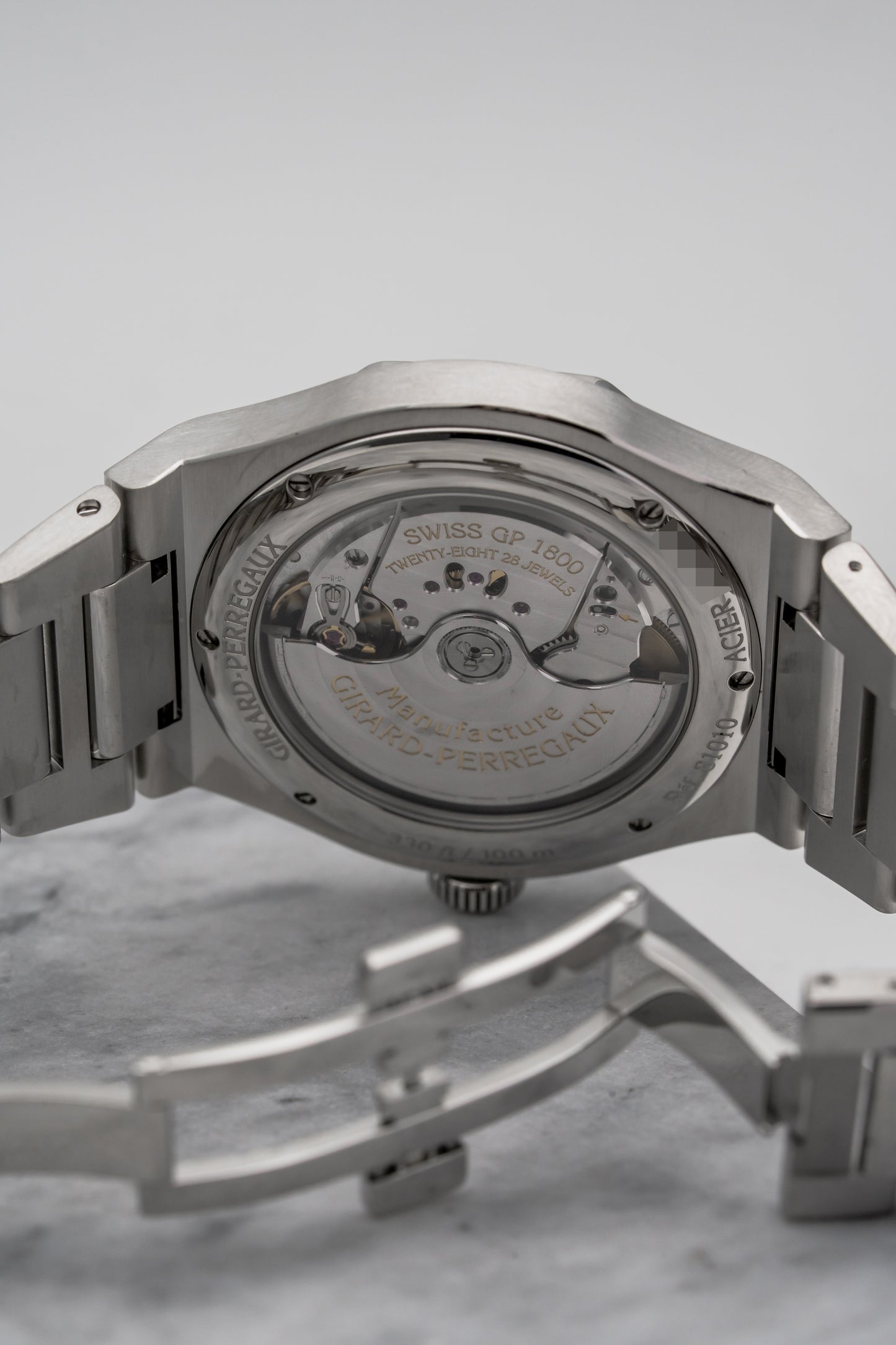 Girard-Perregaux Laureato 81010-11-634-11A, Black Dial