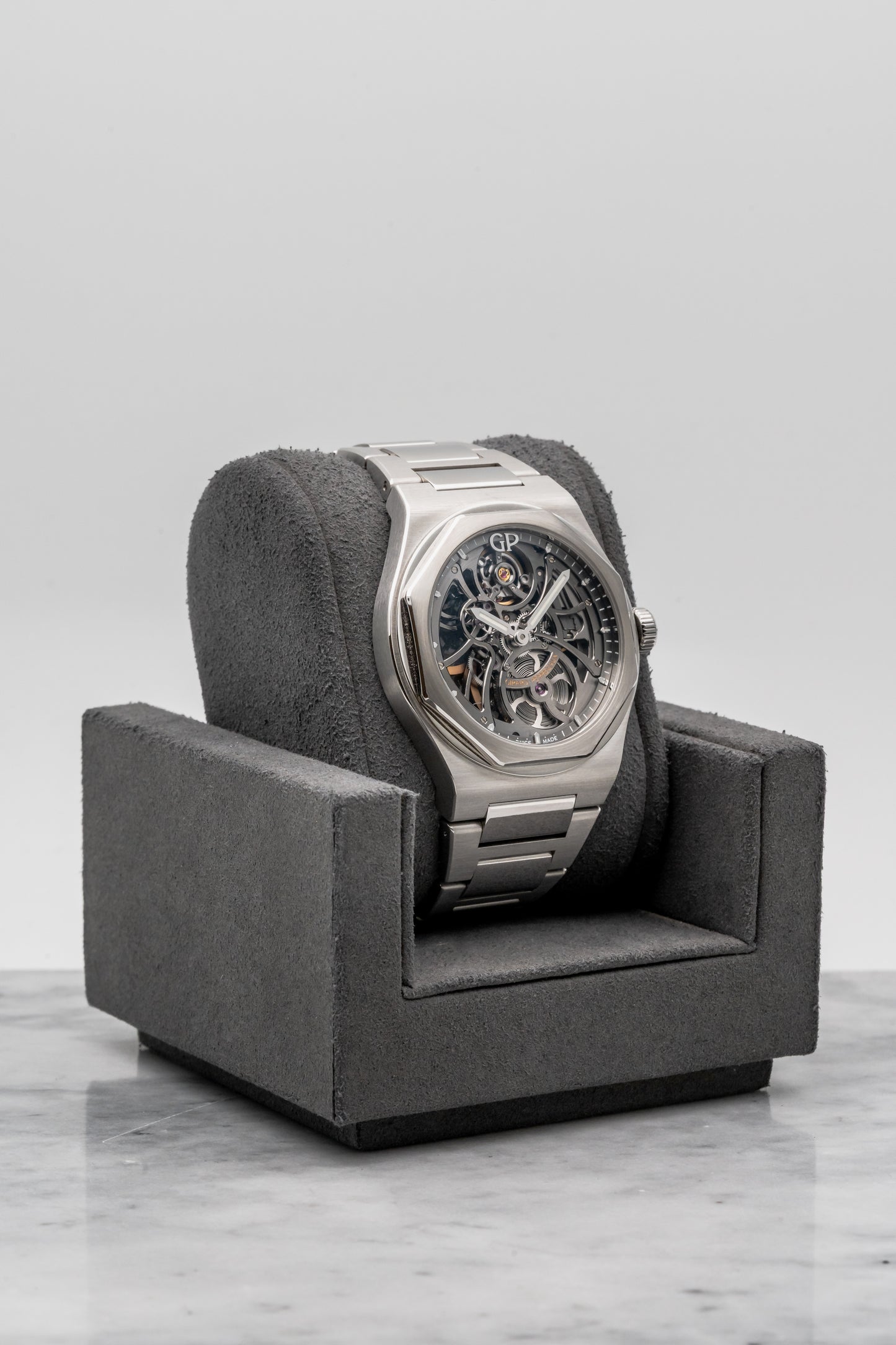 Girard-Perregaux Laureato Skeleton 81015-11-001-11A