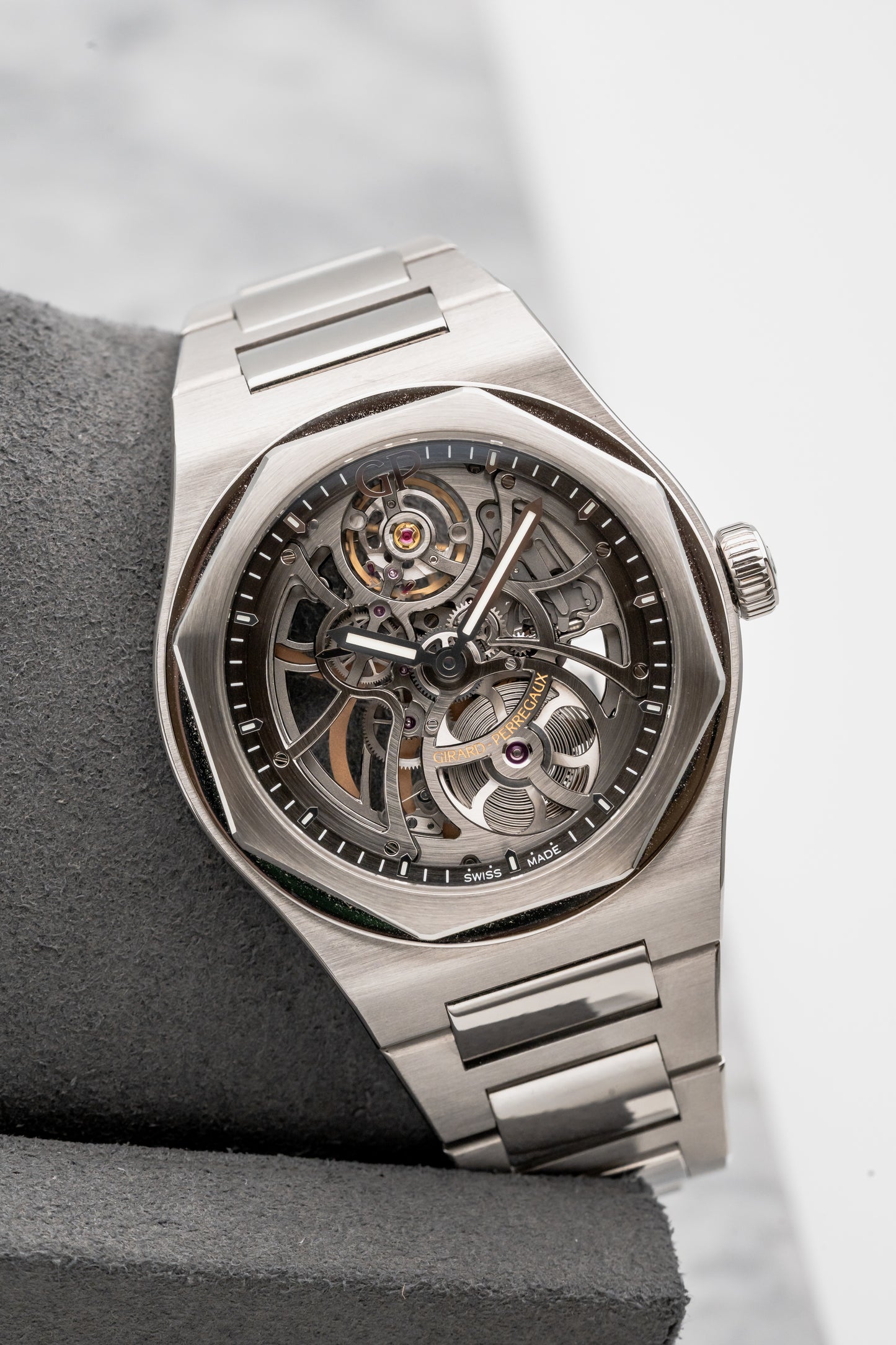 Girard-Perregaux Laureato Skeleton 81015-11-001-11A