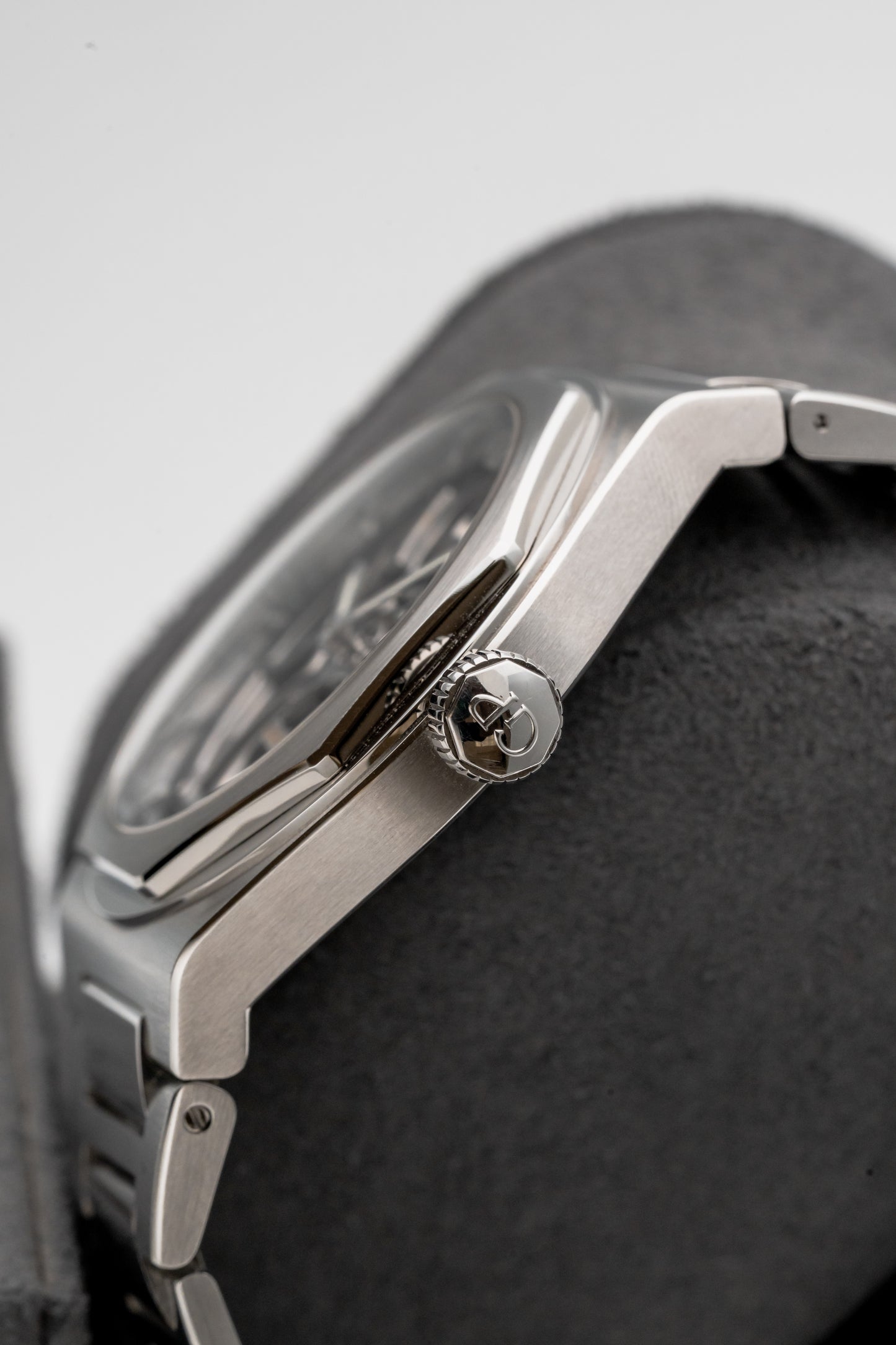 Girard-Perregaux Laureato Skeleton 81015-11-001-11A