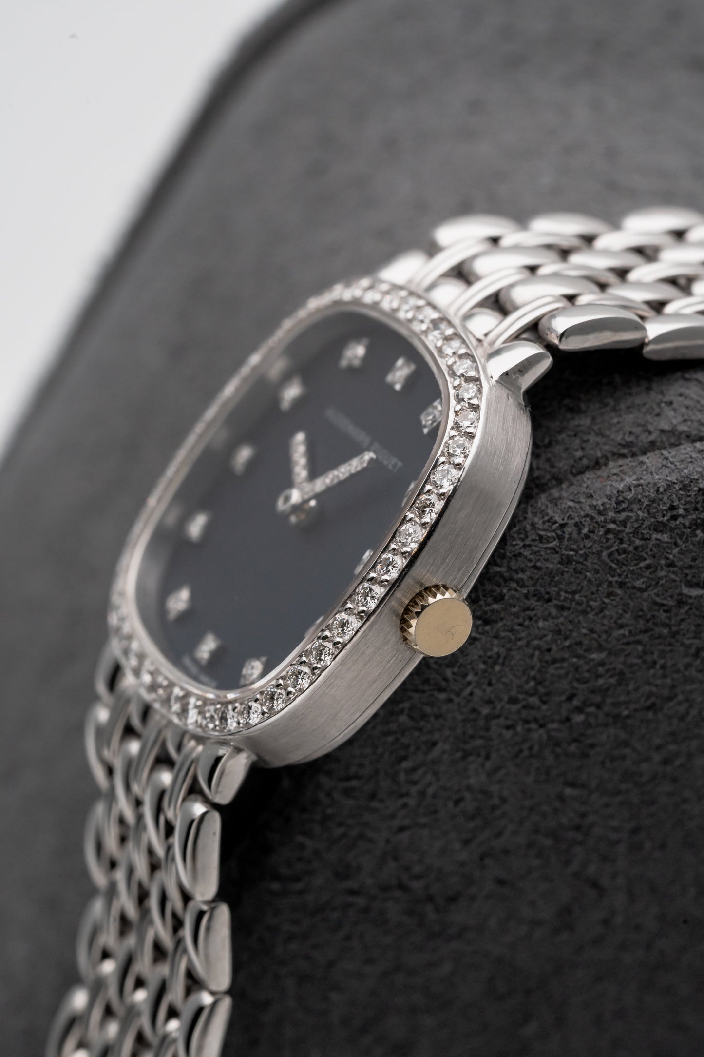 Audemars Piguet Ladies Cobra Black Dial Diamond Bezel White Gold Manual-Winding