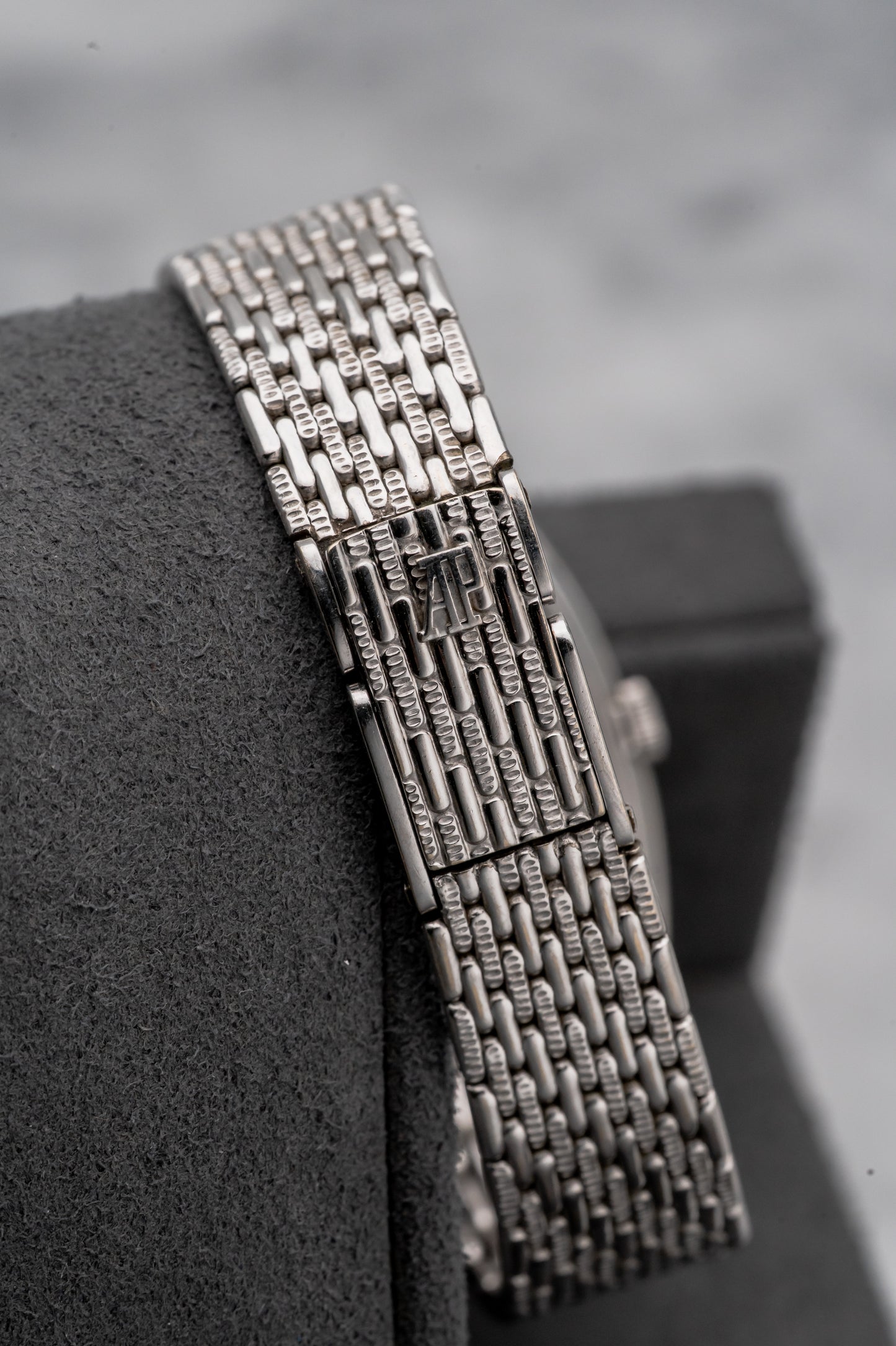 Audemars Piguet Ladies Cobra Diamond Index White Gold Manual-Winding