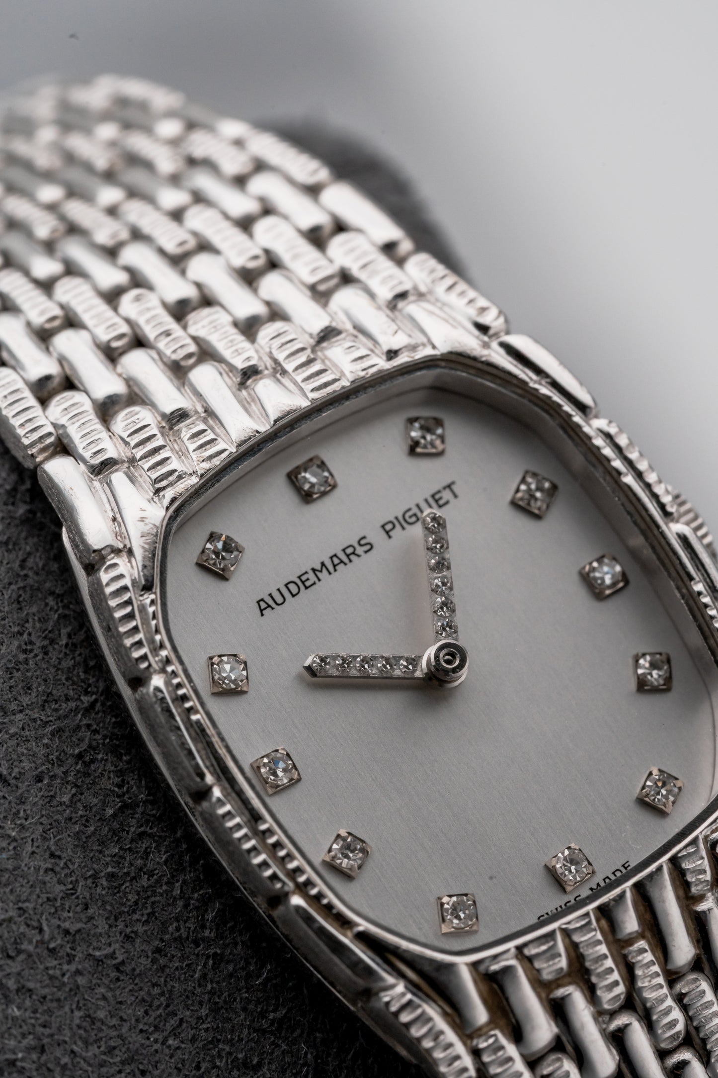 Audemars Piguet Ladies Cobra Diamond Index White Gold Manual-Winding