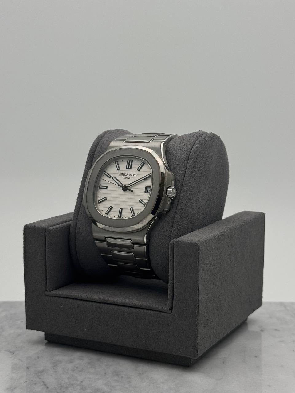 Patek Philippe Nautilus 5711/1A Piano Dial