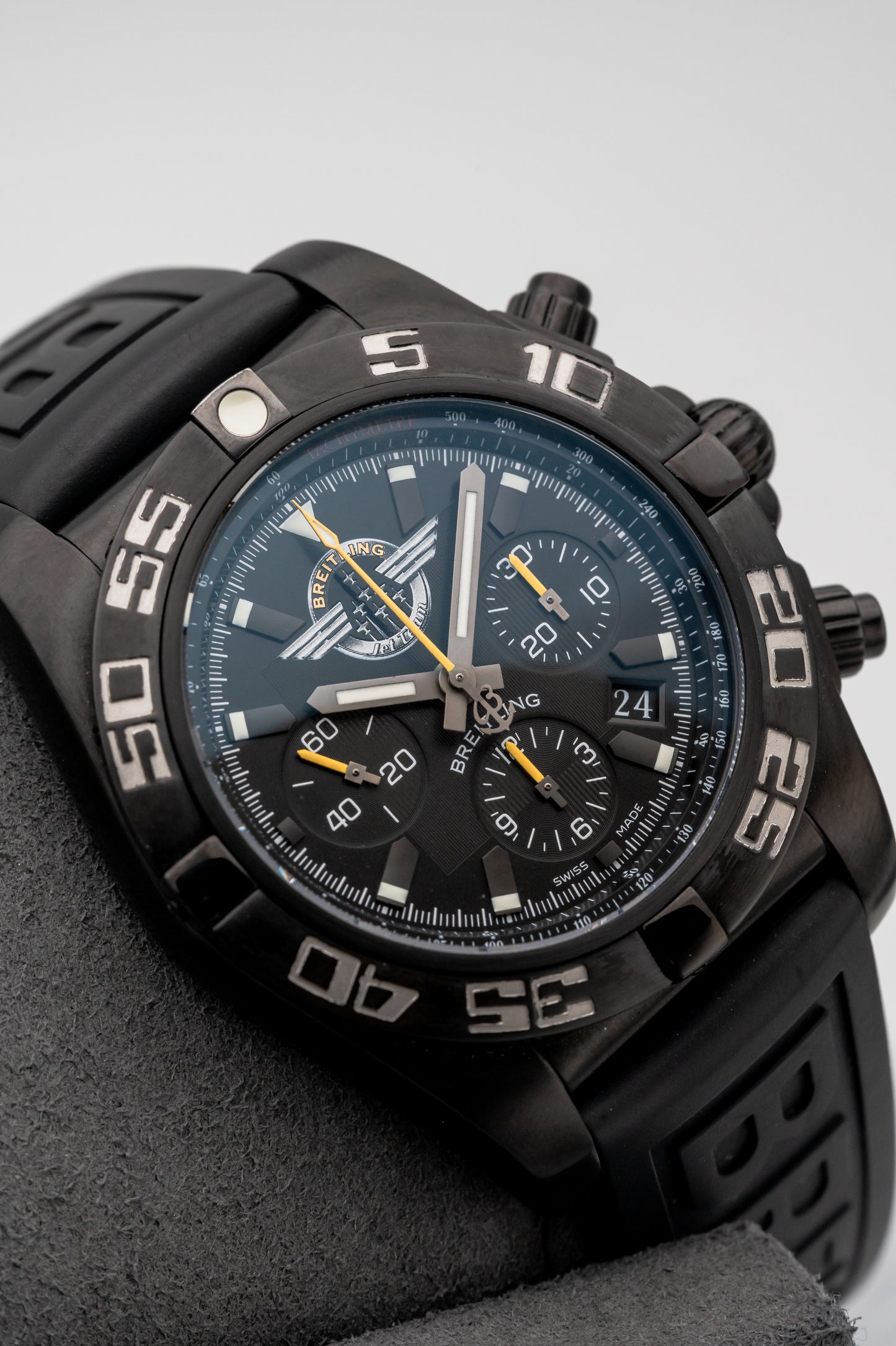 Breitling Chronomat 44 Blacksteel “Jet Team” MB01109L/BD48/153S
