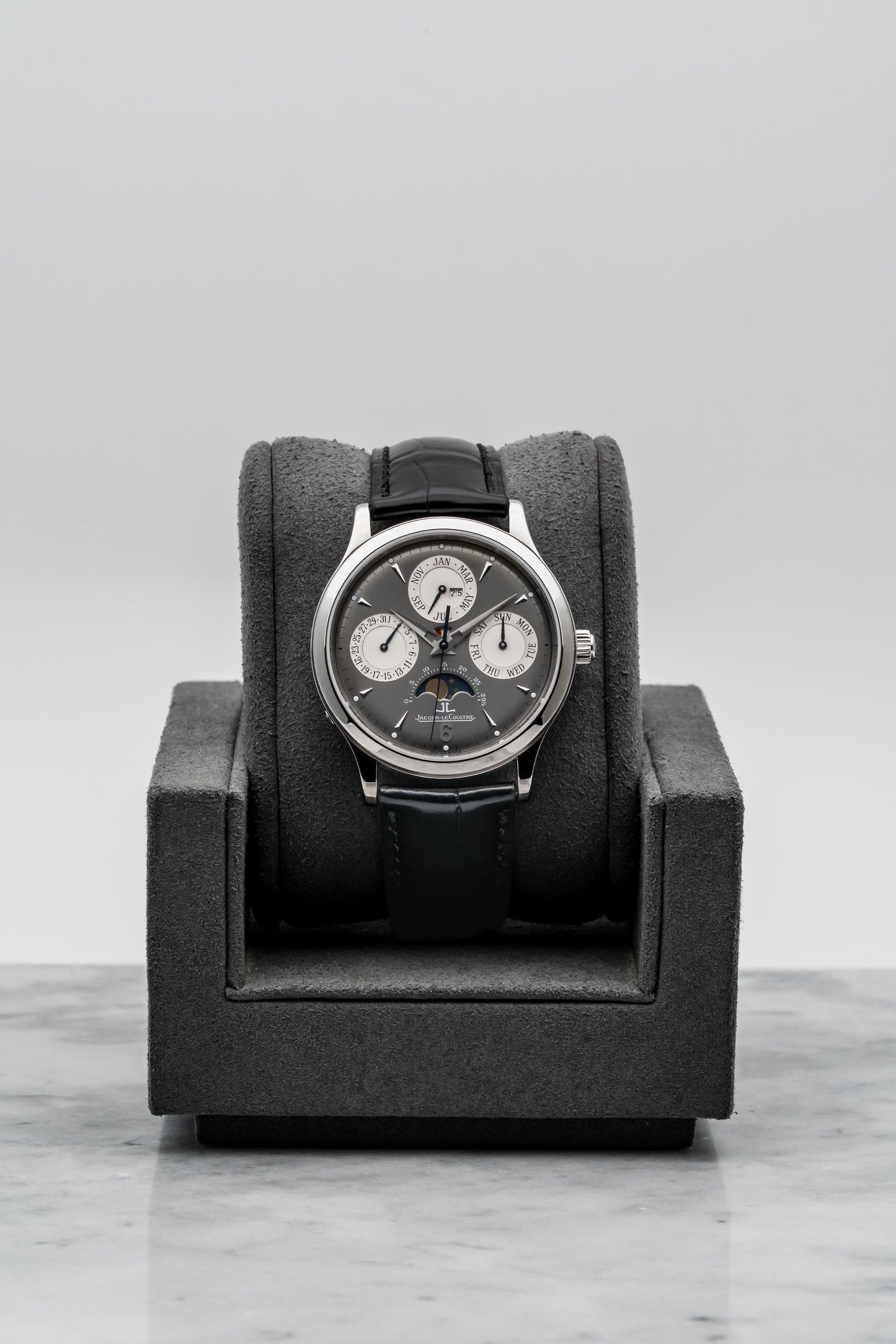 Jaeger-LeCoultre Master Control Perpetual Calendar 140.3.80 Silver Guilloché Dial