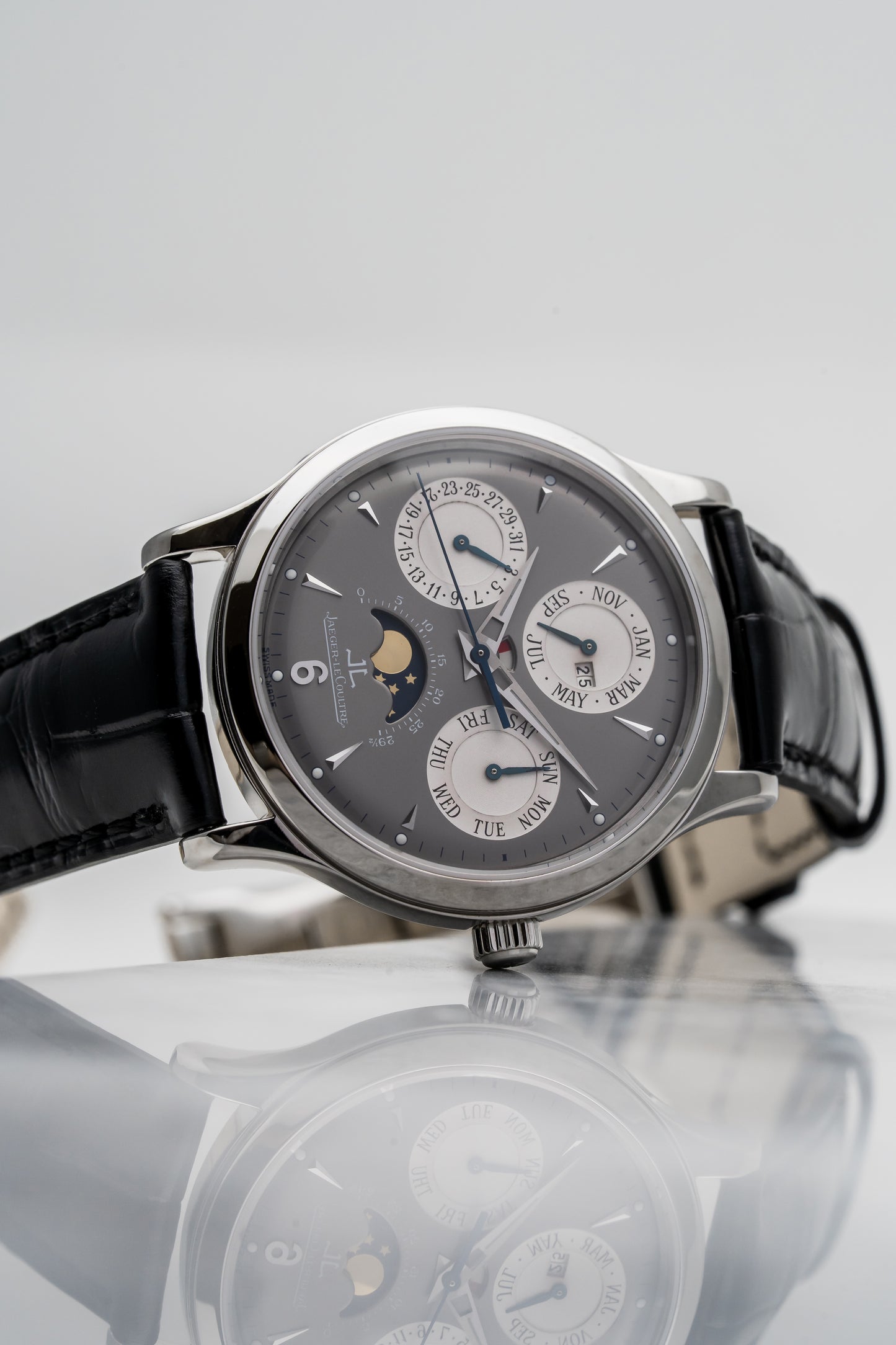 Jaeger-LeCoultre Master Control Perpetual Calendar 140.3.80 Silver Guilloché Dial