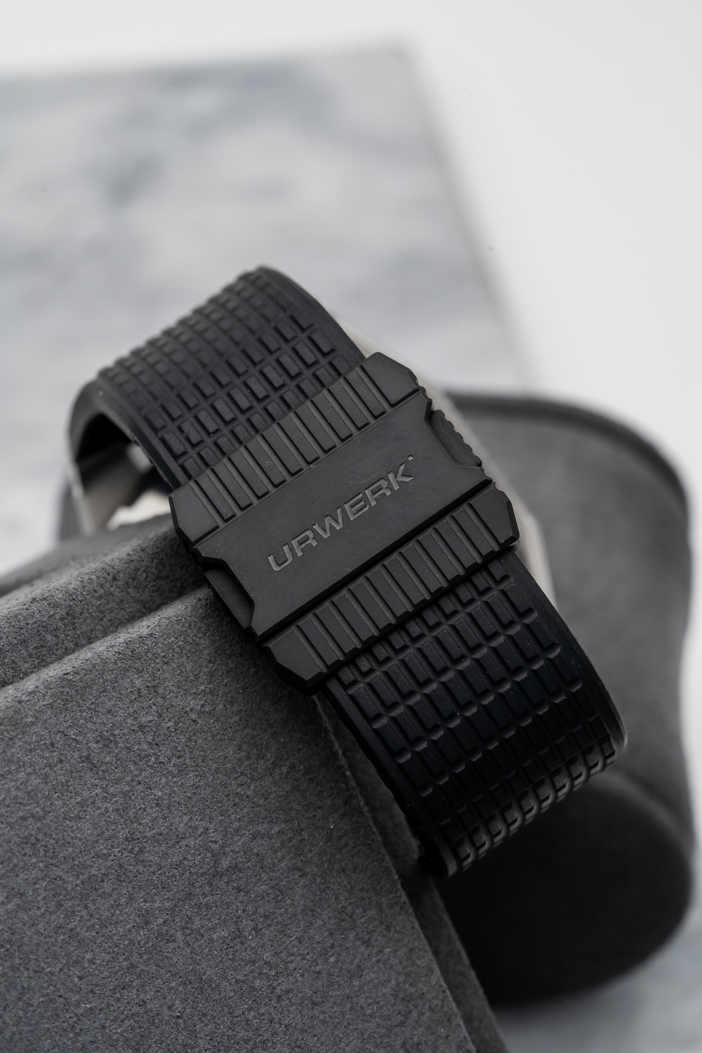 Urwerk UR-100V – Titanium & Steel, Satellite Wandering Hours