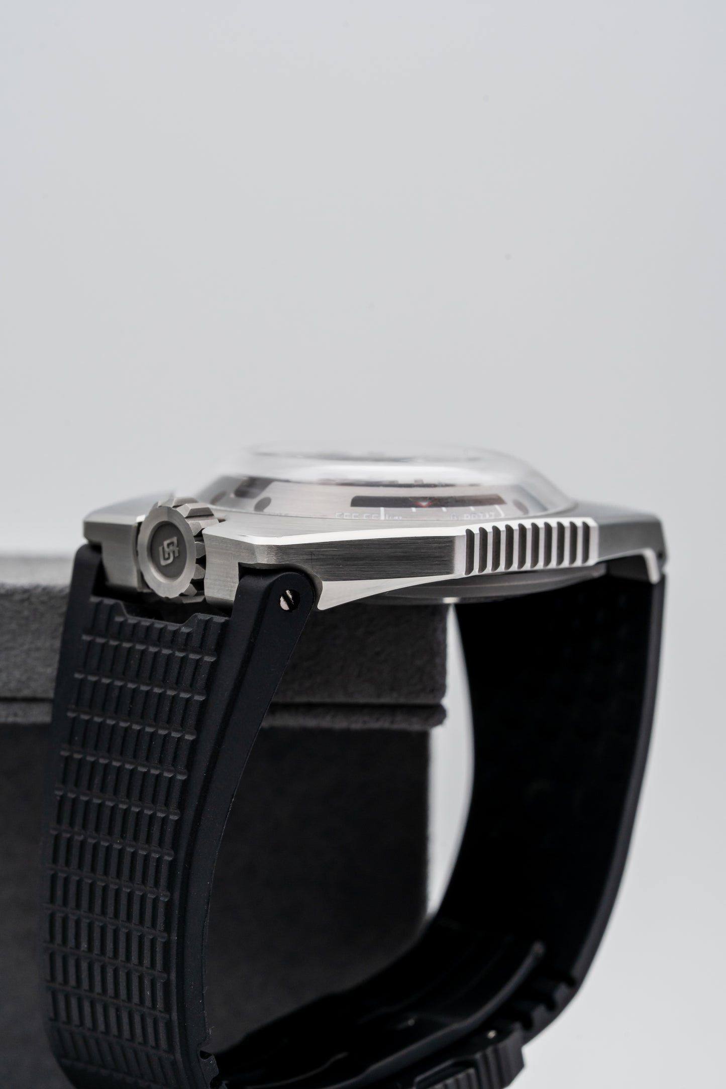 Urwerk UR-100V – Titanium & Steel, Satellite Wandering Hours