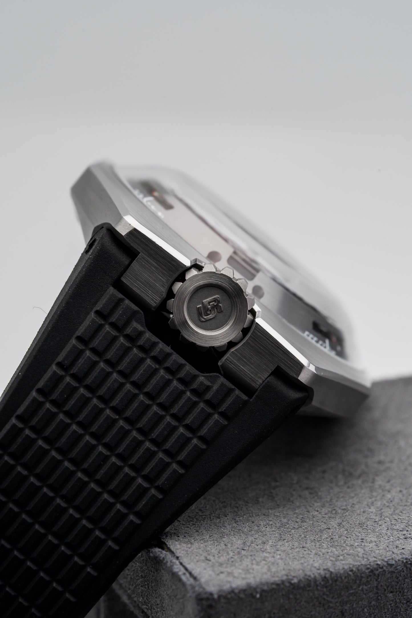 Urwerk UR-100V – Titanium & Steel, Satellite Wandering Hours